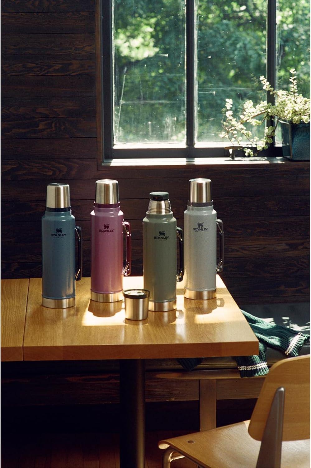 imageStanley Classic Legendary Vacuum BottleHammertone Lake