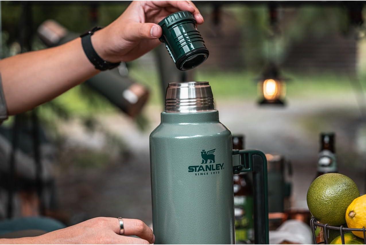 imageStanley Classic Legendary Vacuum BottleHammertone Silver