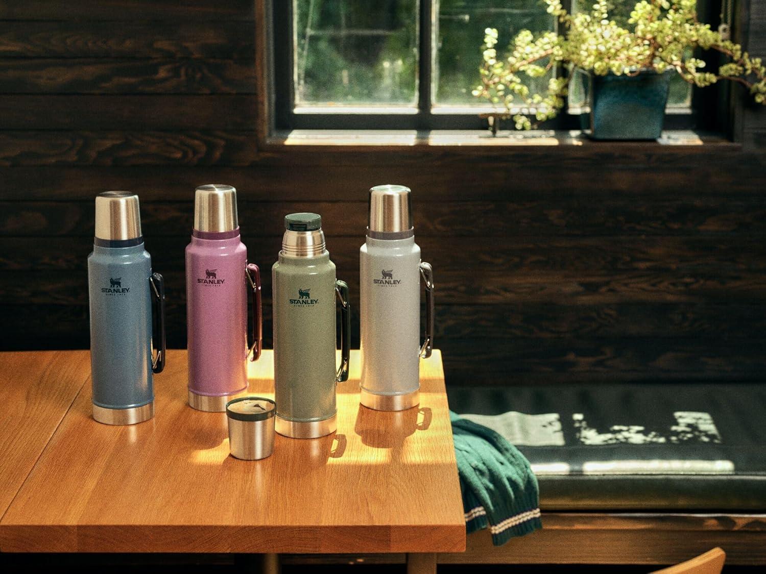 imageStanley Classic Legendary Vacuum BottleHammertone Silver