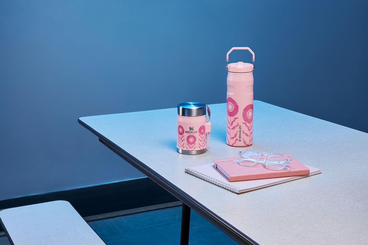 image:imageSTANLEY IceFlow Flip Straw 20 Bottle 24 oz Blue Dream GradientSorbet Garden